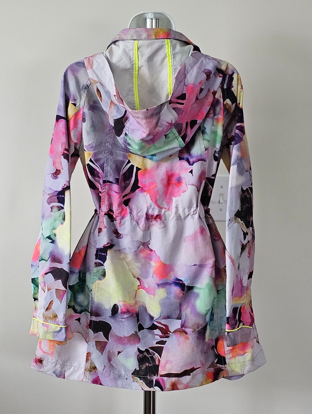 Ted Baker London Floral Raincoat Brand Size 1 / U.S. Size 4 - Picture 6 of 10